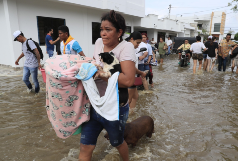 Ayudas humanitarias urgentes, claman las 69.000 familias damnificadas que deja paso de frente frío